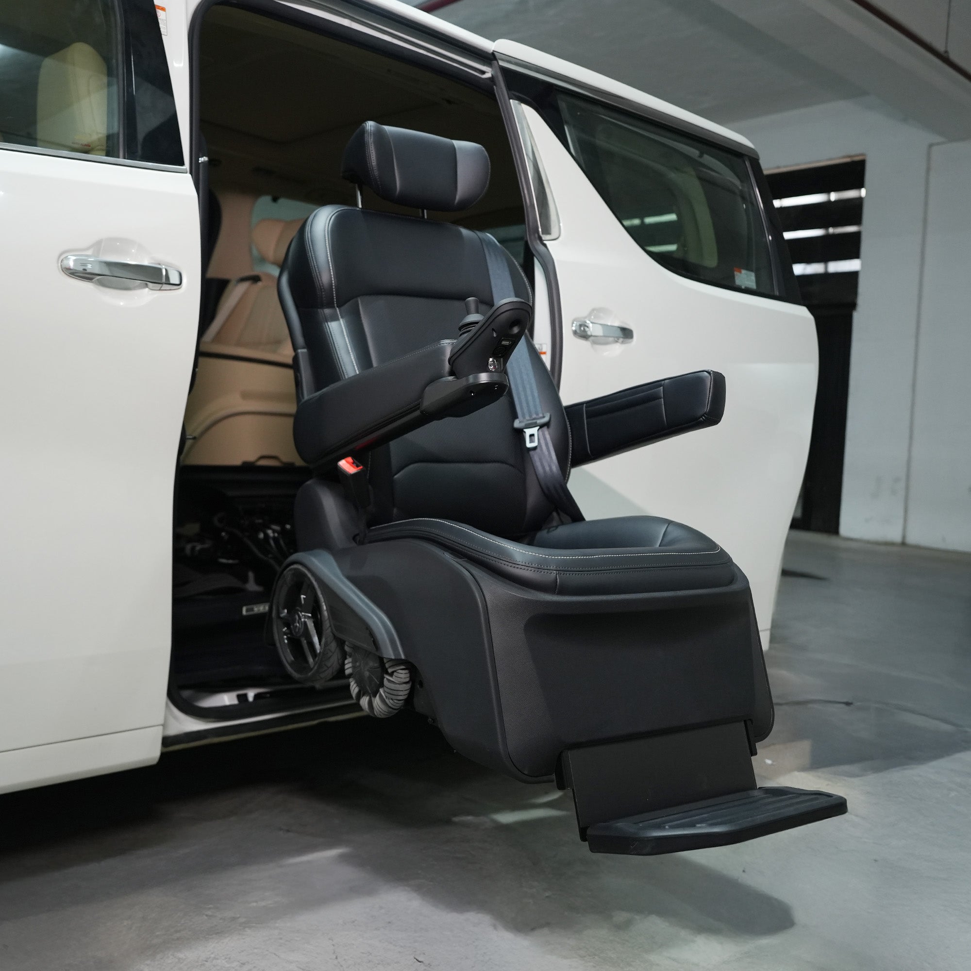 Orbit Roll – Swivel Seat